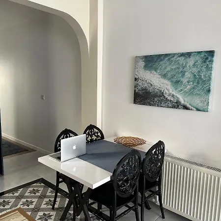 Center Of In Besiktas 2 1 With 2 Bathroom And 3 Air Conditioner * اسطنبول