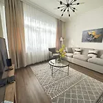Lejlighed Center Of In Besiktas 2 1 With 2 Bathroom And 3 Air Conditioner Istanbul
