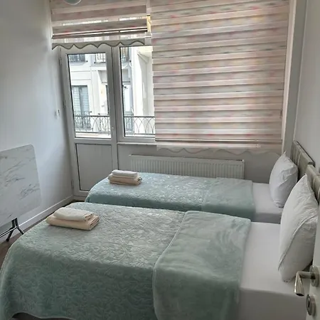 Center Of In Besiktas 2 1 With 2 Bathroom And 3 Air Conditioner Istanbulská provincie